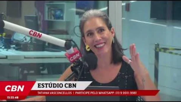 Estúdio da Rádio CBN durante o programa de Tatiana Vasconcellos.