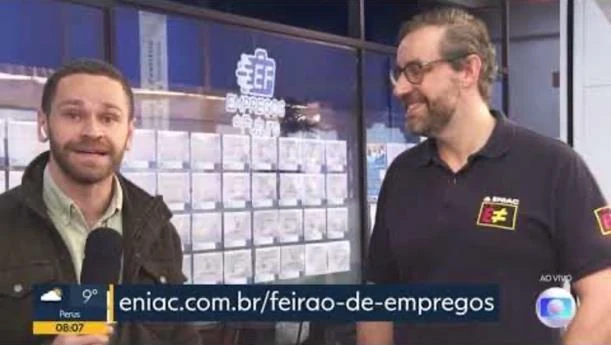 TV Globo, Bom Dia SP: repórter ao vivo no Feirão do Emprego do ENIAC, com o endereço eniac.com.br/feirao-de-empregos na tela.