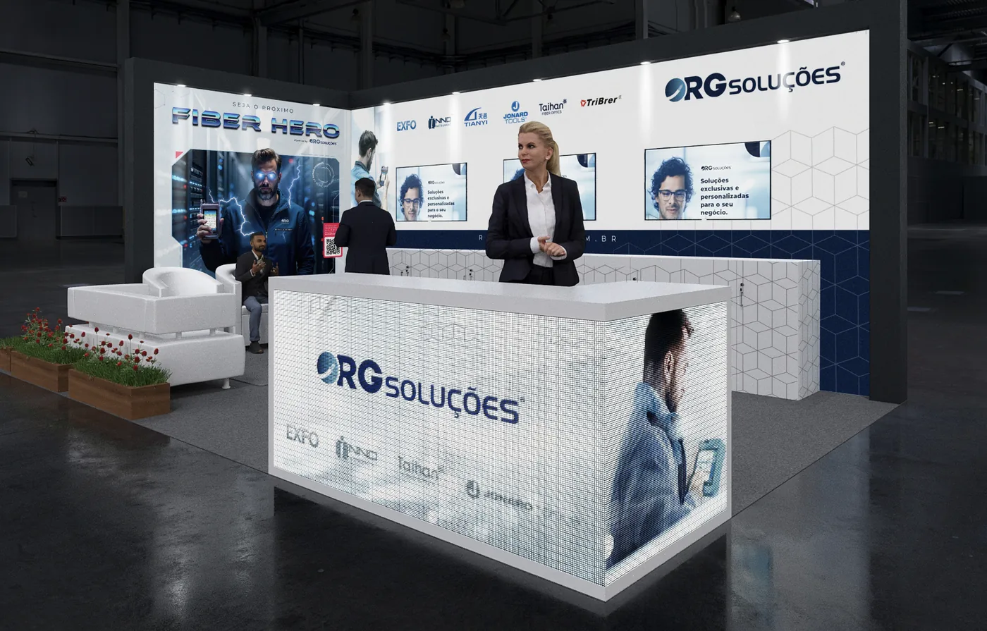 Projeto de estande da RG Soluções com balcão revestido de LED, parede com as marcas parceiras e painel Fiber Hero.