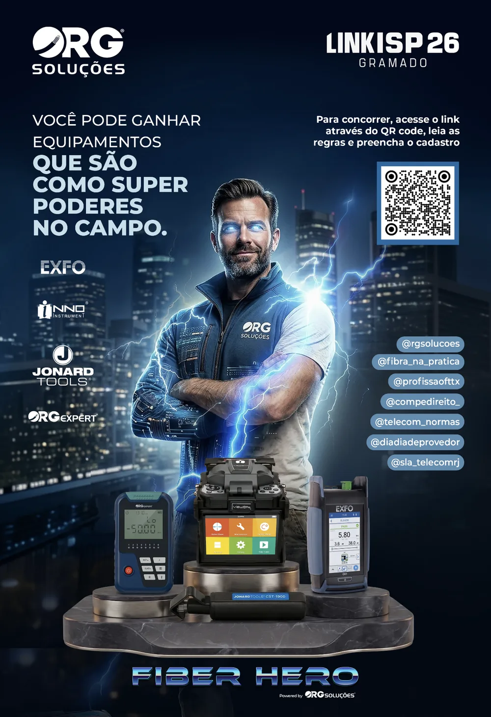 Peça Fiber Hero para a LinkISP 26 Gramado: o técnico da RG de braços cruzados, raios elétricos, equipamentos em destaque e QR code do sorteio.