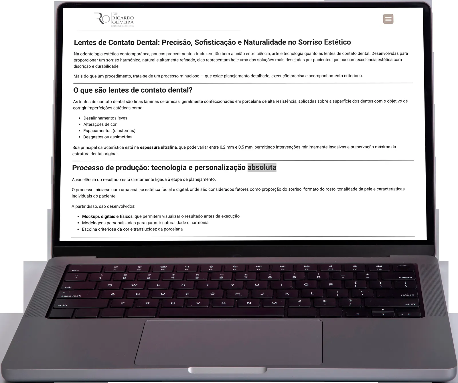Artigo do blog da clínica sobre lentes de contato dental, em um notebook.